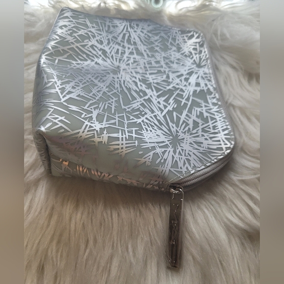 NWT MAC COSMETICS SILVER GEOMETRIC BAG - Picture 6 of 6